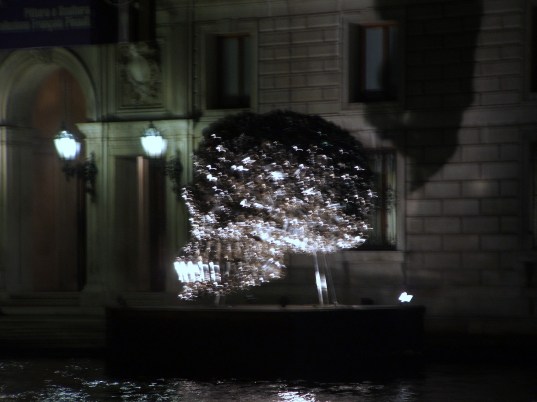 Venecija: Subod Gupta: “Vrlo gladni Bog”, Palaco Grasi, 21. sept. 2007.