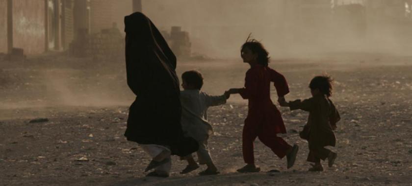 AfghanMotherwithChildren-6FEB17-625-415