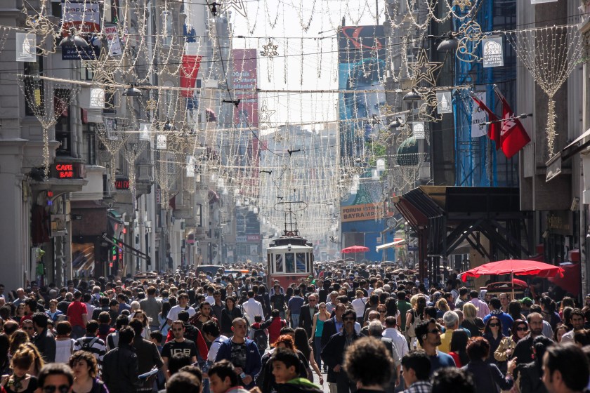 busy-afternoon-in-istikal-istanbul-turkey