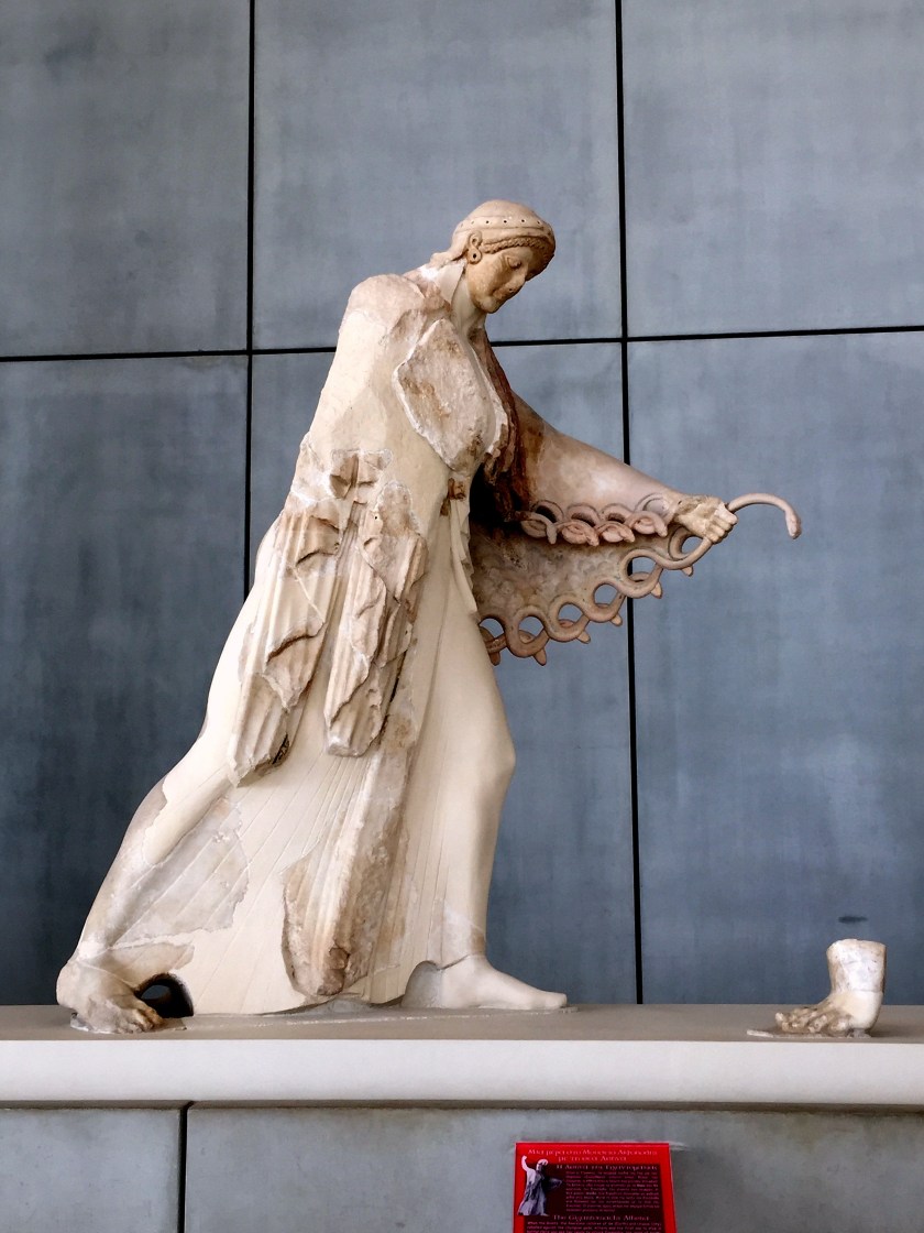 AtinaGigantomahijska_s_egidom_i_kopljem