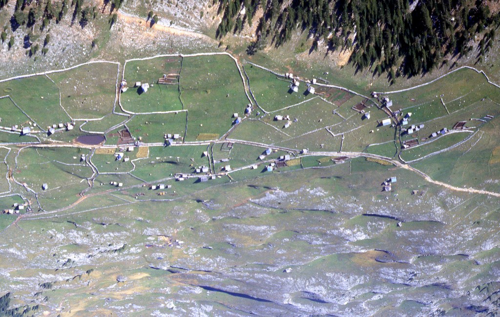 Durmitorske kućice gledane s neba 1991.